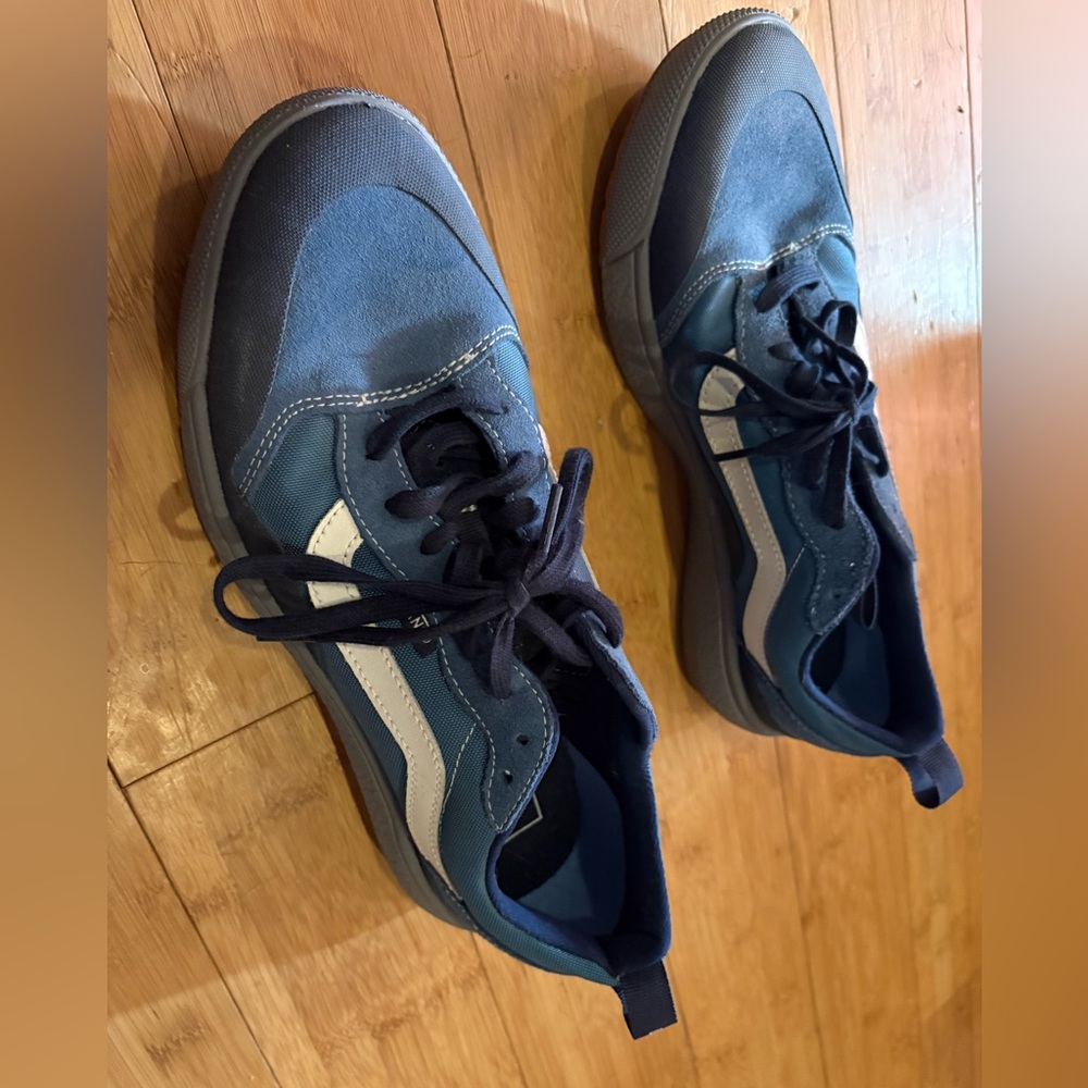 Men's Blue and White Casual Sneakers